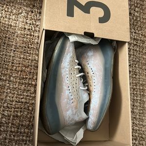YEEZYS 380 SIZE 8